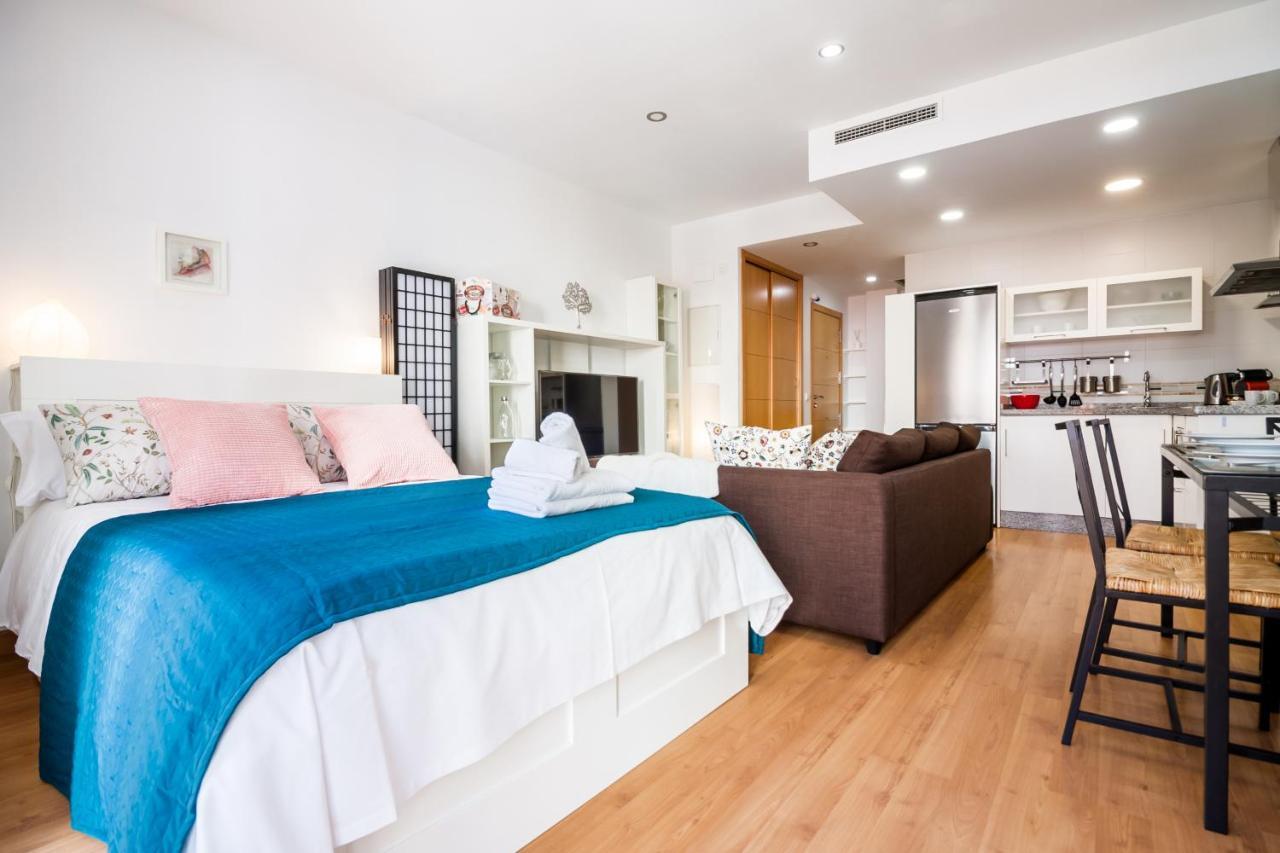 Sea & Wave Adela Boutique Apartment マラガ エクステリア 写真