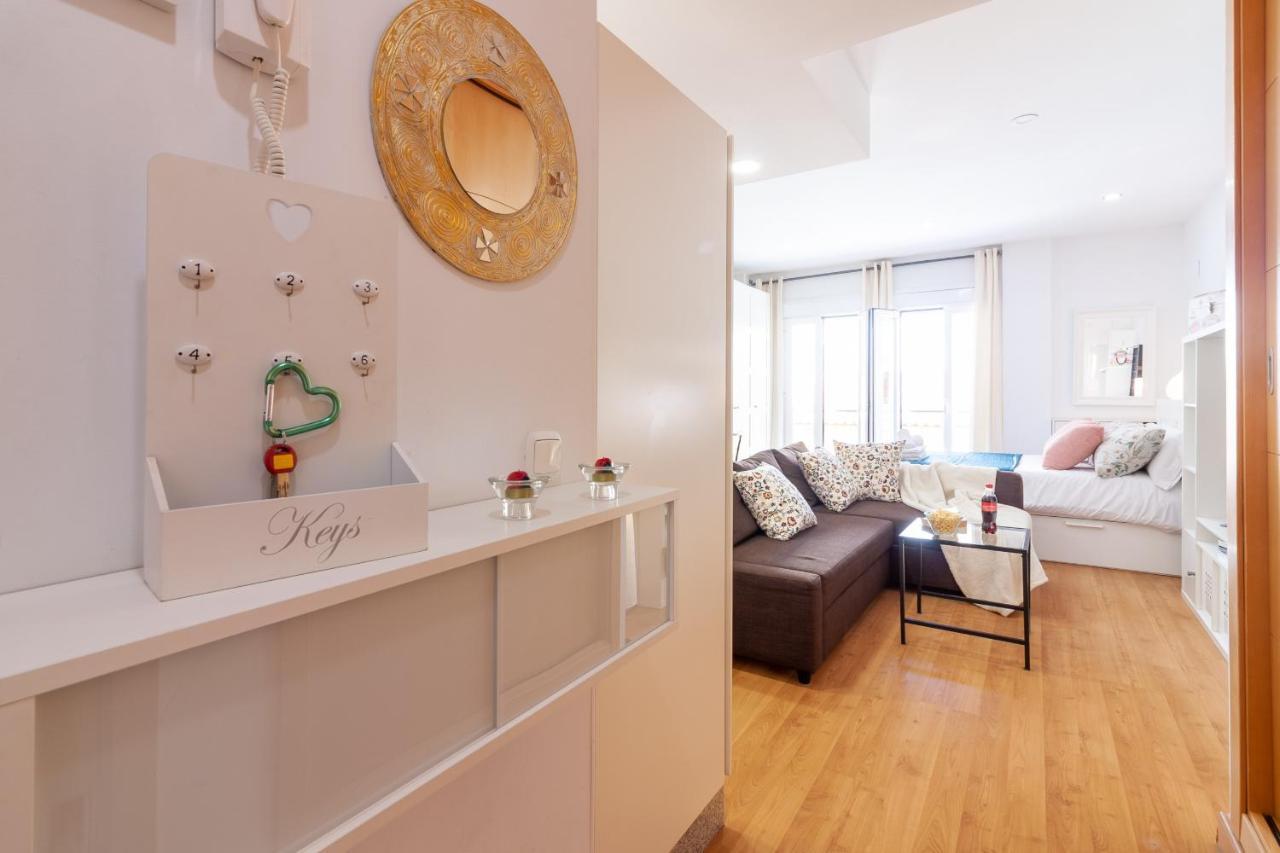 Sea & Wave Adela Boutique Apartment マラガ エクステリア 写真