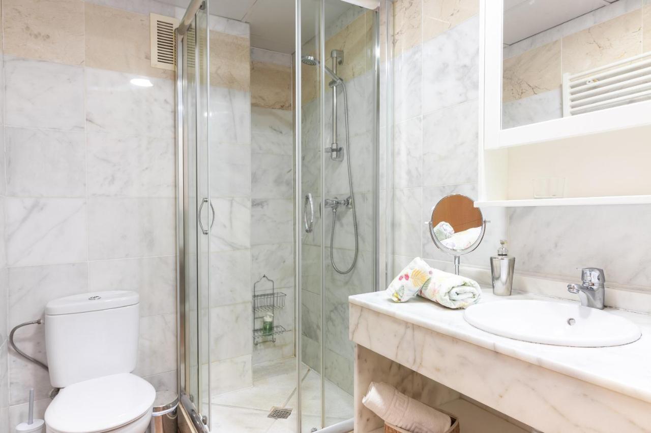 Sea & Wave Adela Boutique Apartment マラガ エクステリア 写真